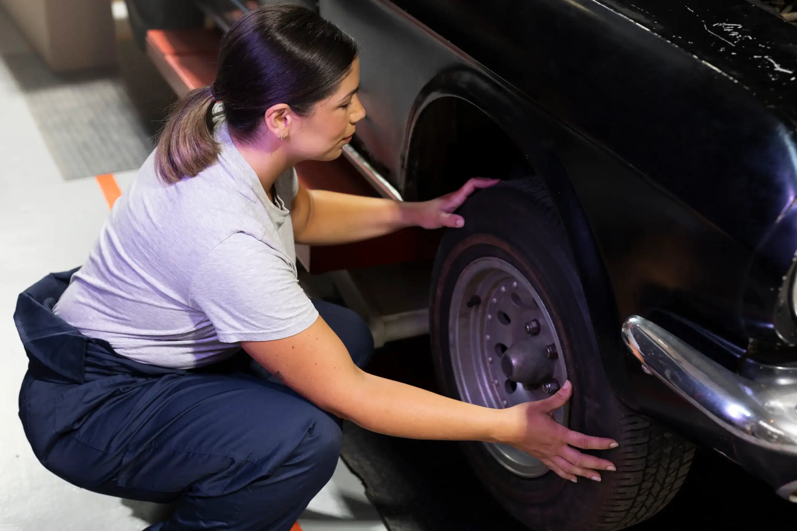 Mechanic fitting Dacia Sandero spare wheel